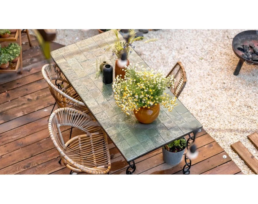 Come scegliere il tavolo da giardino perfetto: materiali, forme e manutenzione